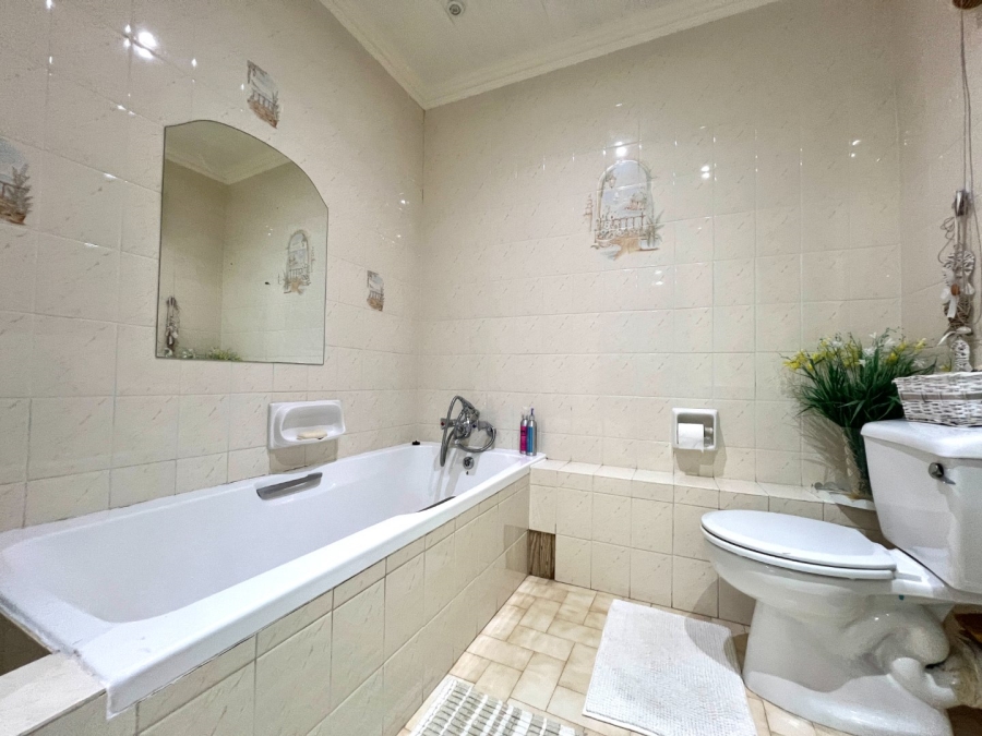 4 Bedroom Property for Sale in Walmer Downs Eastern Cape